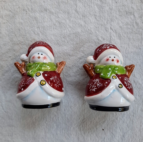 Pair of Vintage Ceramic Snowmen Salt and Pepper shakers - Picture 1 of 5